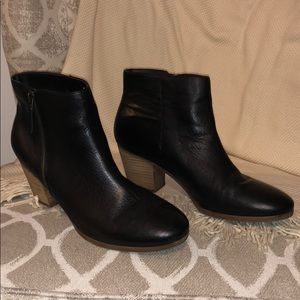 Crown Vintage leather black booties